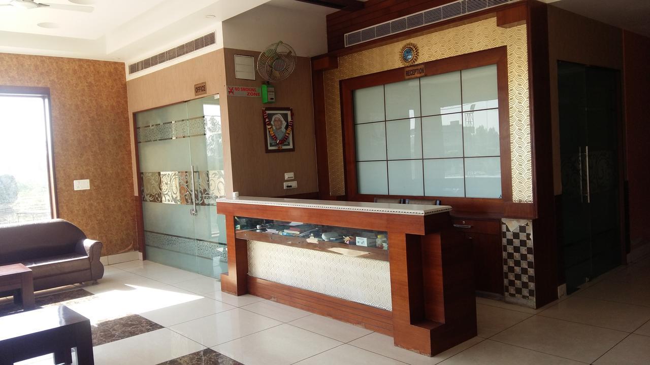 Hotel D2M Mansa Ngoại thất bức ảnh